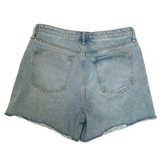 Altar'd State Womens Light Blue Wash Distressed Denim Jean Shorts Size 13/31 - Picture 3 of 8